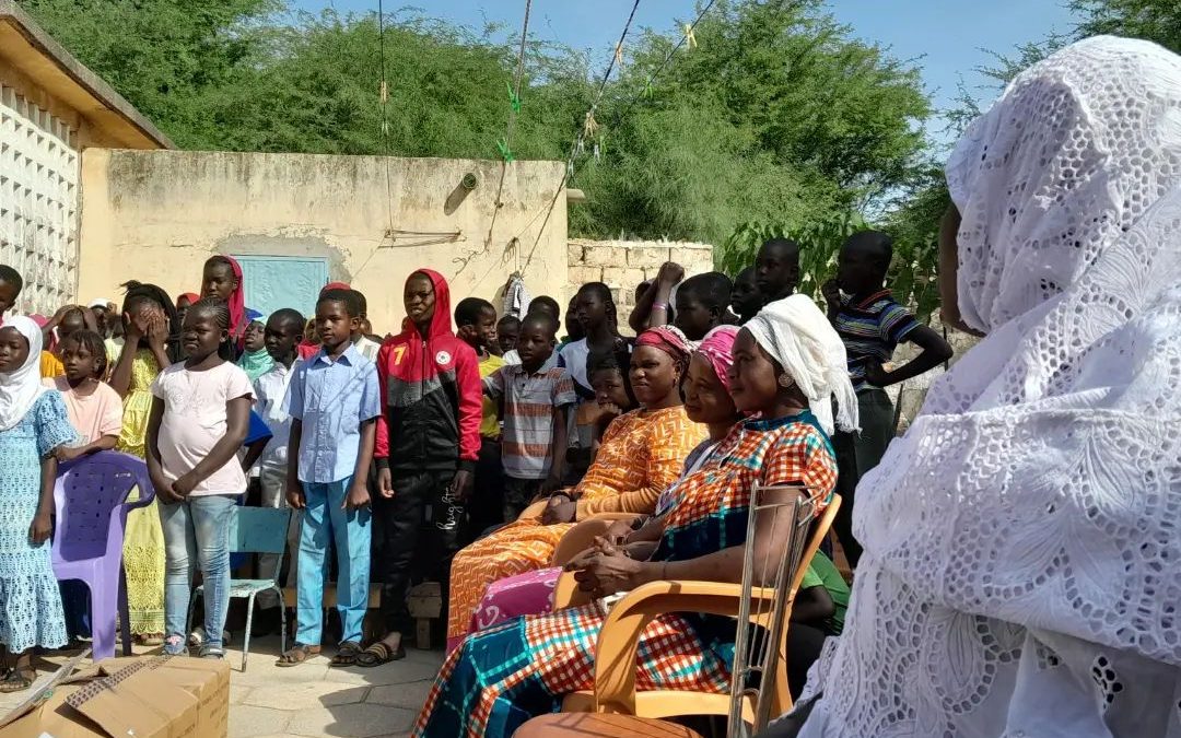 Distribution de vivres aux populations de Tiece